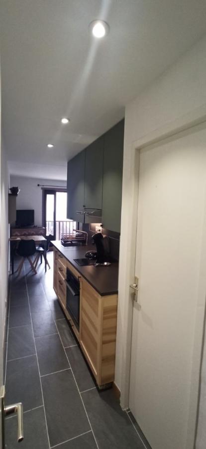 Bright 30 M With Balcony Center Villa 蒙乃第耶-勒潘 外观 照片